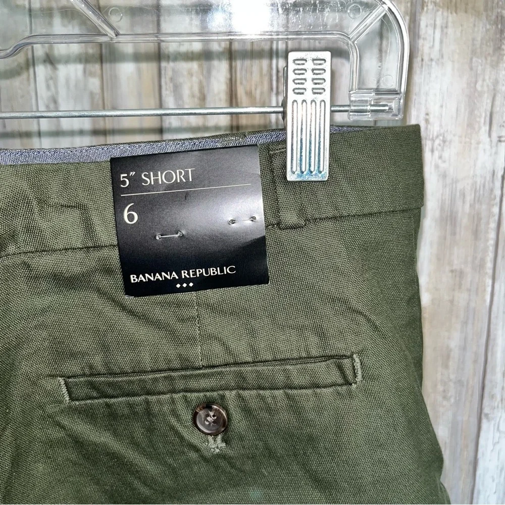 NWT Banana Republic Dark Green Latch Button 5” Inseam Shorts - Picture 6 of 6